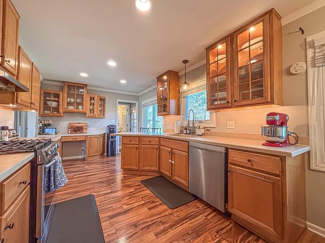 W158N5725 Elmway DRIVE, Menomonee Falls, WI 53051