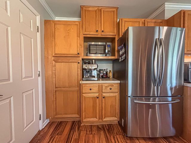 W158N5725 Elmway DRIVE, Menomonee Falls, WI 53051