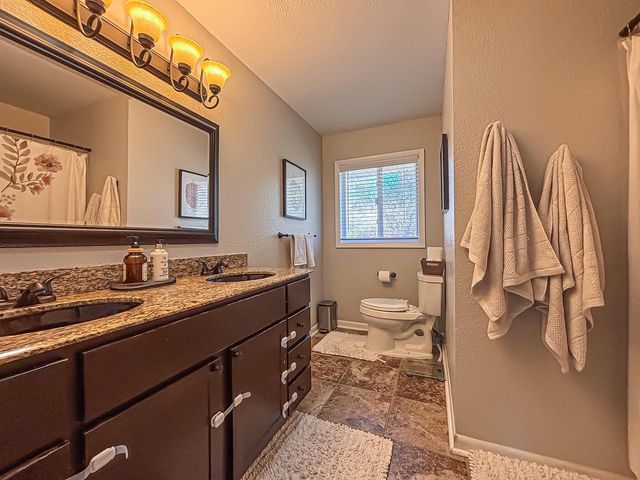 W158N5725 Elmway DRIVE, Menomonee Falls, WI 53051
