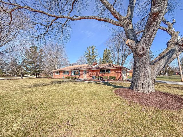 W158N5725 Elmway DRIVE, Menomonee Falls, WI 53051
