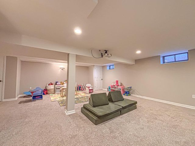 W158N5725 Elmway DRIVE, Menomonee Falls, WI 53051