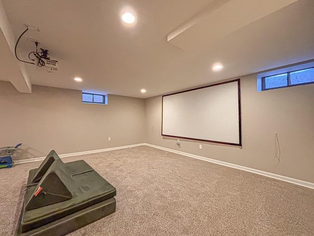 W158N5725 Elmway DRIVE, Menomonee Falls, WI 53051
