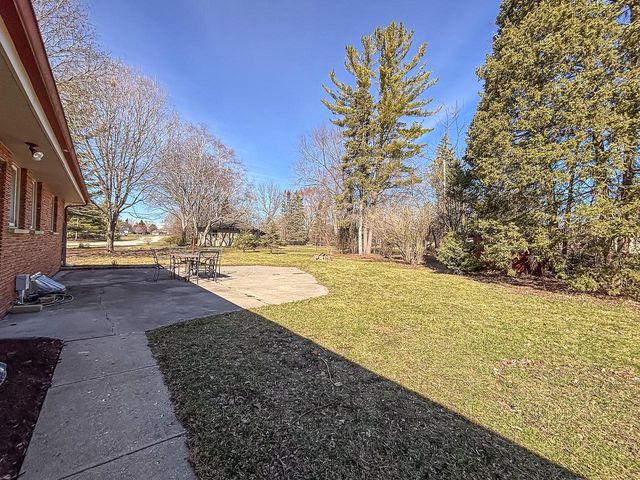 W158N5725 Elmway DRIVE, Menomonee Falls, WI 53051