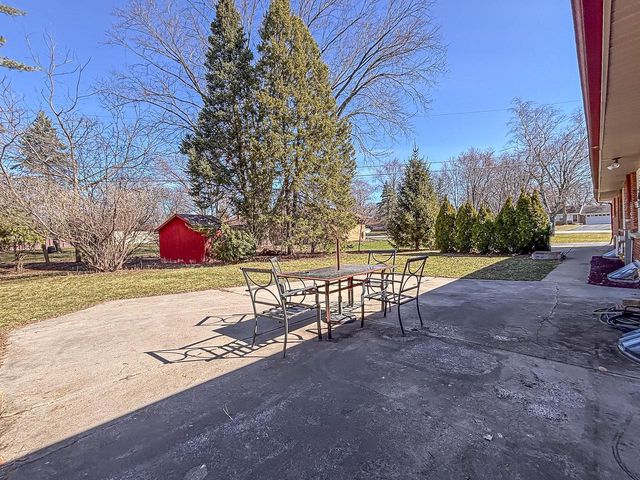W158N5725 Elmway DRIVE, Menomonee Falls, WI 53051