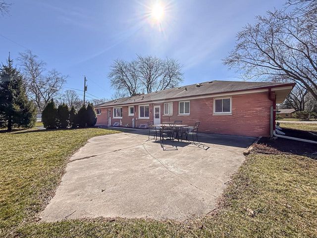 W158N5725 Elmway DRIVE, Menomonee Falls, WI 53051