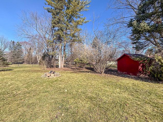 W158N5725 Elmway DRIVE, Menomonee Falls, WI 53051