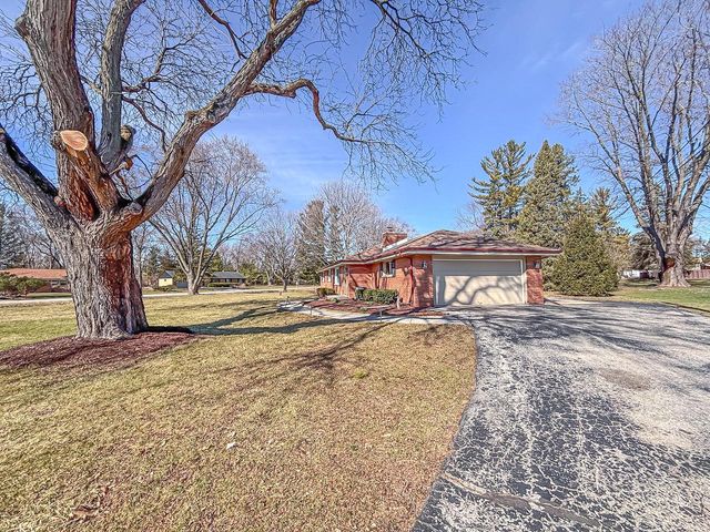 W158N5725 Elmway DRIVE, Menomonee Falls, WI 53051