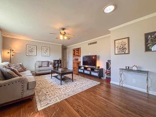 W158N5725 Elmway DRIVE, Menomonee Falls, WI 53051