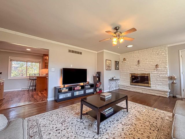 W158N5725 Elmway DRIVE, Menomonee Falls, WI 53051