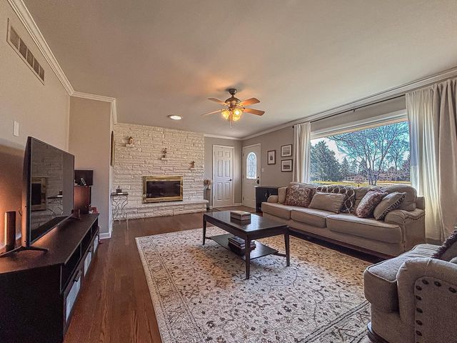 W158N5725 Elmway DRIVE, Menomonee Falls, WI 53051