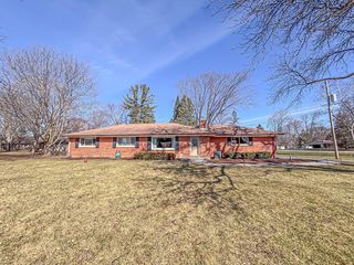 W158N5725 Elmway DRIVE, Menomonee Falls, WI 53051