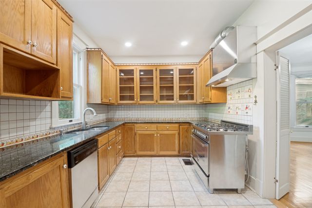 111 S Willomet Avenue, Dallas, TX 75208