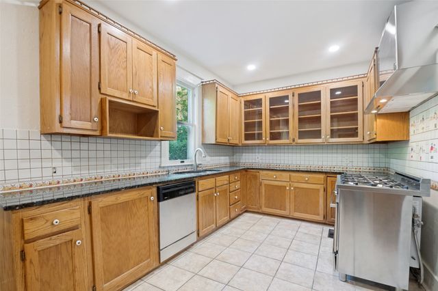 111 S Willomet Avenue, Dallas, TX 75208