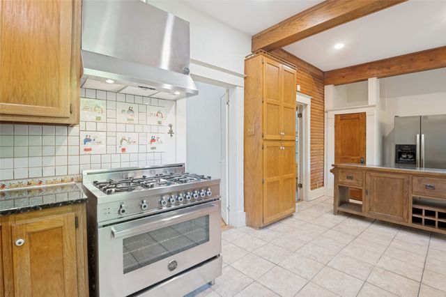 111 S Willomet Avenue, Dallas, TX 75208