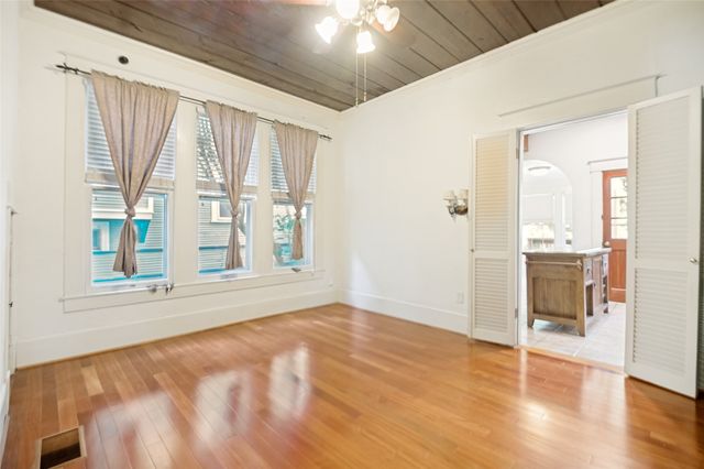 111 S Willomet Avenue, Dallas, TX 75208