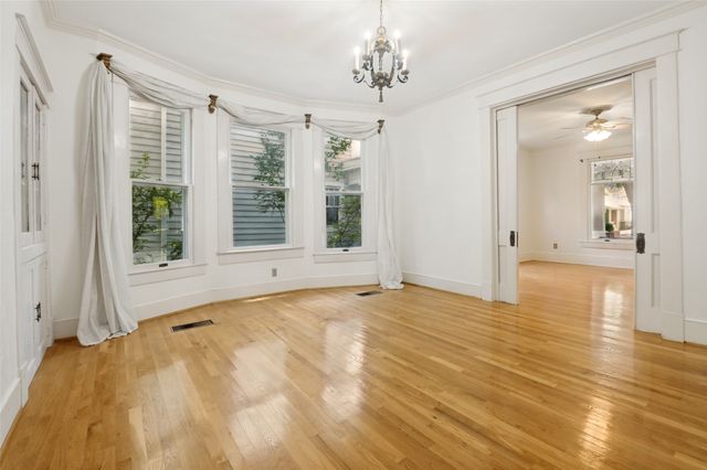 111 S Willomet Avenue, Dallas, TX 75208