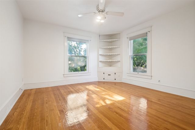 111 S Willomet Avenue, Dallas, TX 75208