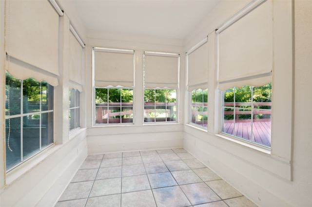 111 S Willomet Avenue, Dallas, TX 75208
