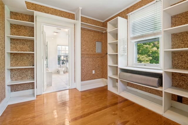111 S Willomet Avenue, Dallas, TX 75208