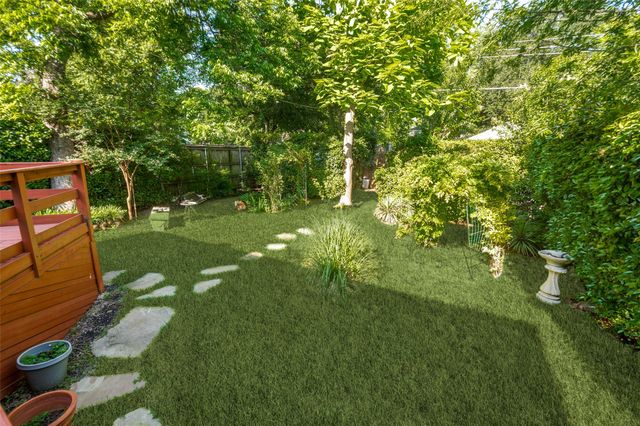 111 S Willomet Avenue, Dallas, TX 75208