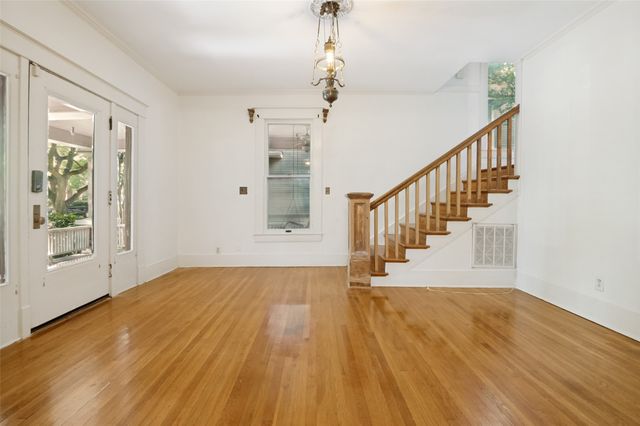 111 S Willomet Avenue, Dallas, TX 75208