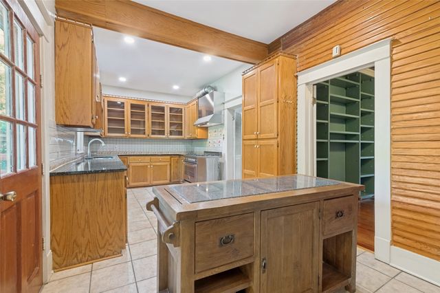 111 S Willomet Avenue, Dallas, TX 75208