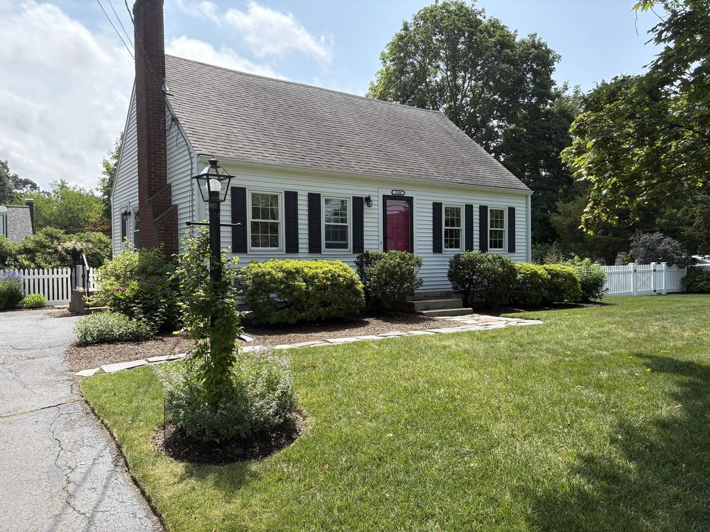 1566 Main Street, Walpole, MA 02081