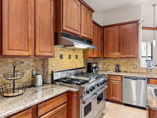 2050 E Oak Shores Drive, Cross Roads, TX 76227