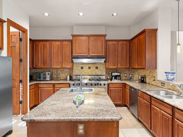 2050 E Oak Shores Drive, Cross Roads, TX 76227