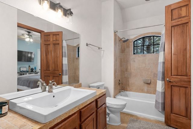 2050 E Oak Shores Drive, Cross Roads, TX 76227