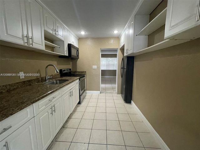 4160 SW 36th St, West Park, FL 33023