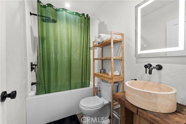 9005 Cynthia Street 209, West Hollywood, CA 90069