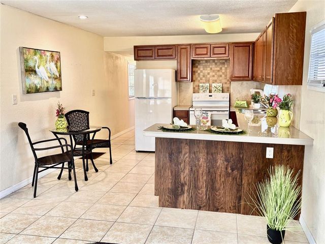 5216 PINELAND AVENUE, Port Orange, FL 32127