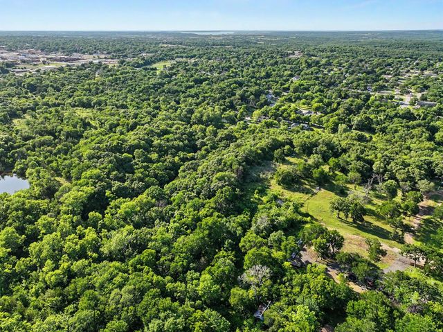830 E Morgan Street, Denison, TX 75021