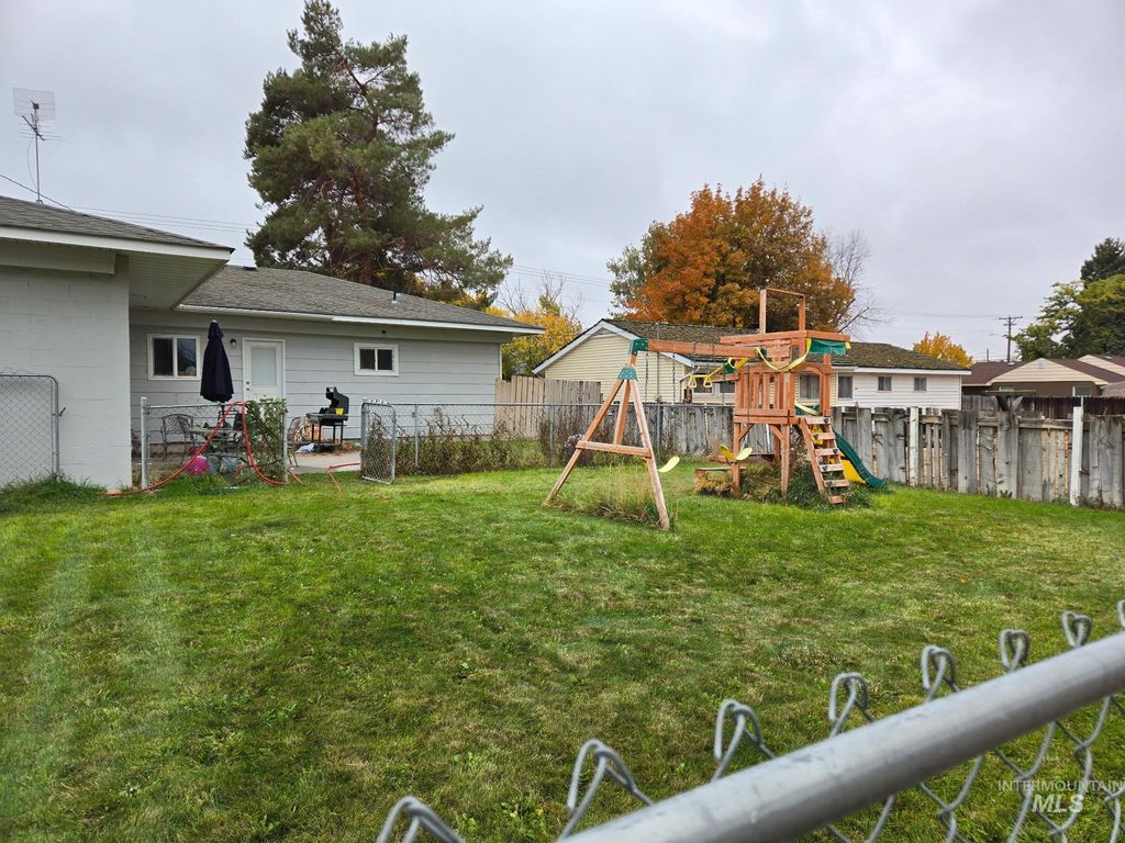 2163 Elizabeth Boulevard, Twin Falls, ID 83301 photo 2