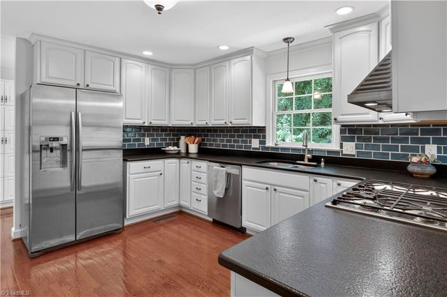 7015 Woodlark Court, Clemmons, NC 27012