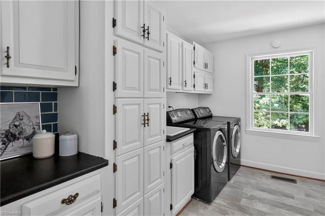 7015 Woodlark Court, Clemmons, NC 27012