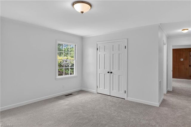 7015 Woodlark Court, Clemmons, NC 27012