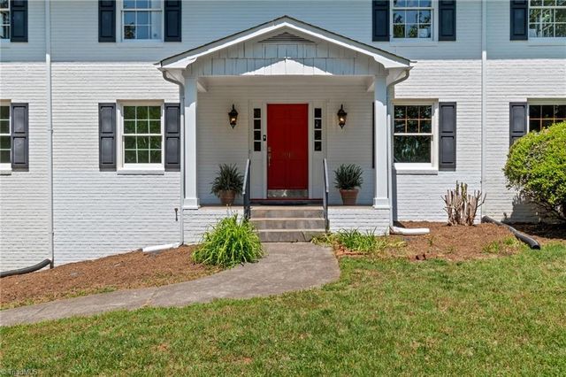 7015 Woodlark Court, Clemmons, NC 27012