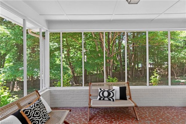 7015 Woodlark Court, Clemmons, NC 27012