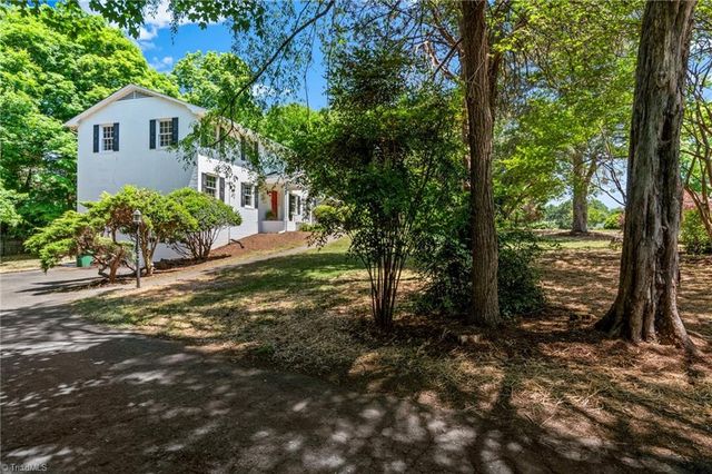7015 Woodlark Court, Clemmons, NC 27012