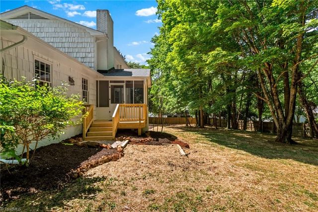 7015 Woodlark Court, Clemmons, NC 27012