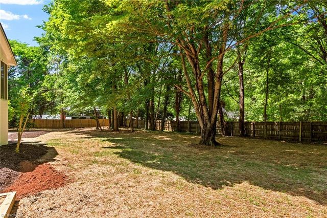 7015 Woodlark Court, Clemmons, NC 27012