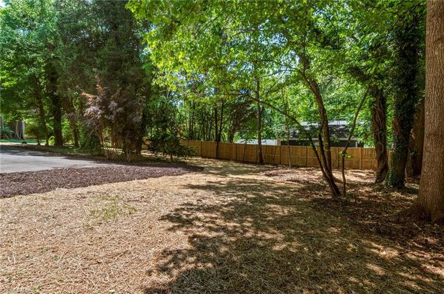 7015 Woodlark Court, Clemmons, NC 27012