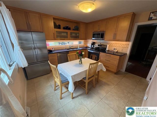 3034 West Whitehall Street, Allentown City, PA 18104