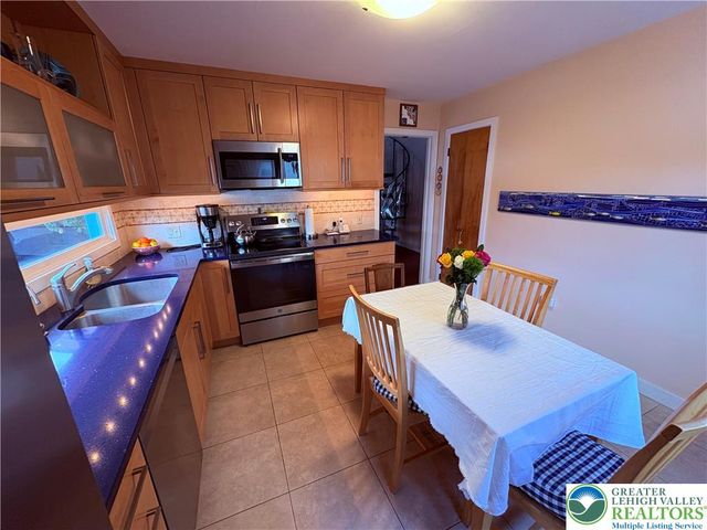 3034 West Whitehall Street, Allentown City, PA 18104