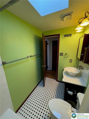 3034 West Whitehall Street, Allentown City, PA 18104