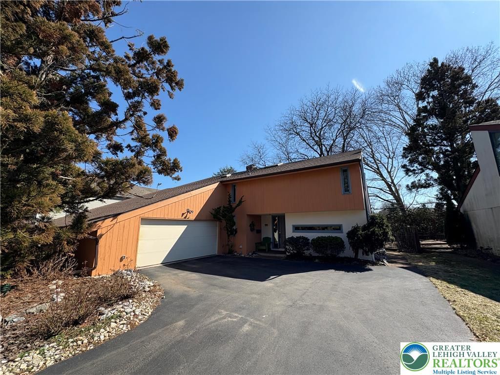 3034 West Whitehall Street, Allentown City, PA 18104