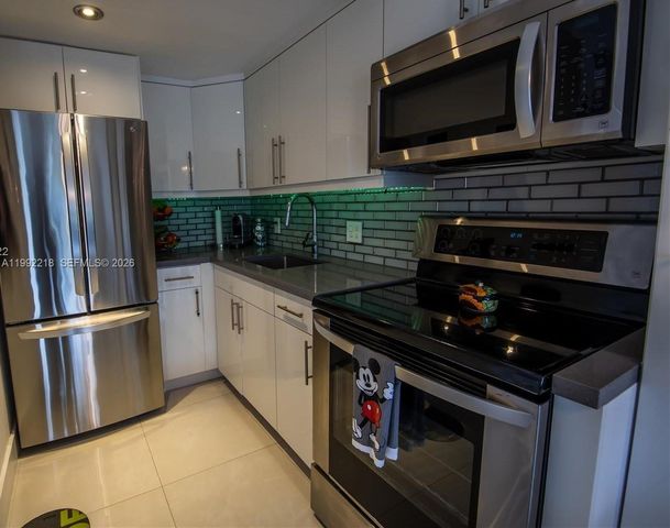 1650 NE 115th St 302, Miami, FL 33181