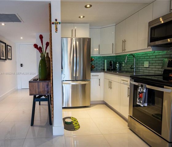 1650 NE 115th St 302, Miami, FL 33181
